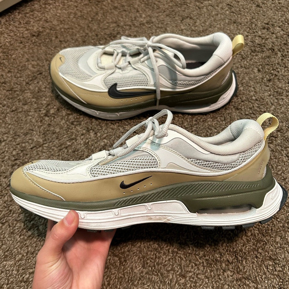 Women’s Nike shoes